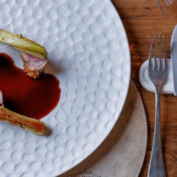 Wachtel gefüllt mit Finocchiona IGP und frischem Fenchel, gebratener Frühlingszwiebel und Wachteljus - (c) Consorzio della Finocchiona IGP