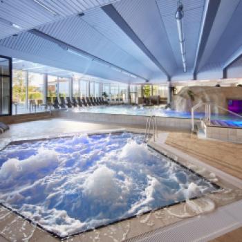 Die Chiemgau Thermen in Bad Endorf sind ein echtes Juwel, ein kuscheliger Rückzugsort an trüben Tagen - (c) Ulrike Engel