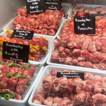 Eine der typischen Spezialitäten Apuliens sind die Bombette, typische Minirouladen aus Schweinenacken - (c) Hannelore Fisgus