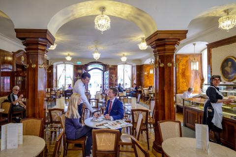 Café Tomaselli eine Institution, himmlische Torten im Salzburger Tortenparadies - (c) Gabi Dräger