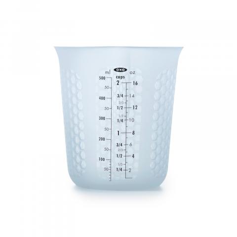 Der Silikon Messbecher von OXO ist in zwei Größen Verfügbar: 250ml und 500ml, welche ineinander stapelbar sind Der Silikon Messbecher von OXO ist in zwei Größen Verfügbar: 250ml und 500ml, welche ineinander stapelbar sind