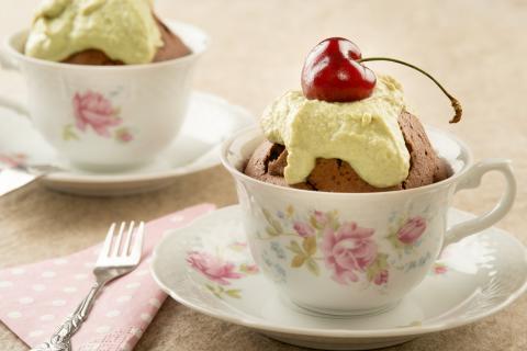 Schoko-Cup-Cakes mit Kirschen - Stefan Kristoferitsch mit freundlicher Genehmigung der Gemeinschaft Steirisches Kürbiskernöl g.g.A.