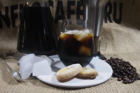 Cold brew Coffee on the Rocks - (c) Jörg Bornmann