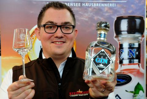 Dominik Graf von der Steinhauser GmbH mit Gin vom Bodensee, der als einer der besten der Welt gilt (Halle C3, Stand 260) - (c) Food & Life