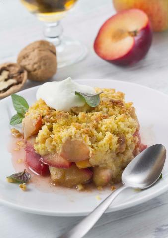 Pflaumen-Crumble mit Rum - (c) Caroline Martin (Food and Life) Pflaumen-Crumble mit Rum - (c) Caroline Martin (Food and Life)