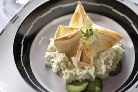 Frischkäsesäckchen auf Avocadoschaum - (c) Deutsches Weininstitut Frischkäsesäckchen auf Avocadoschaum - (c) Deutsches Weininstitut