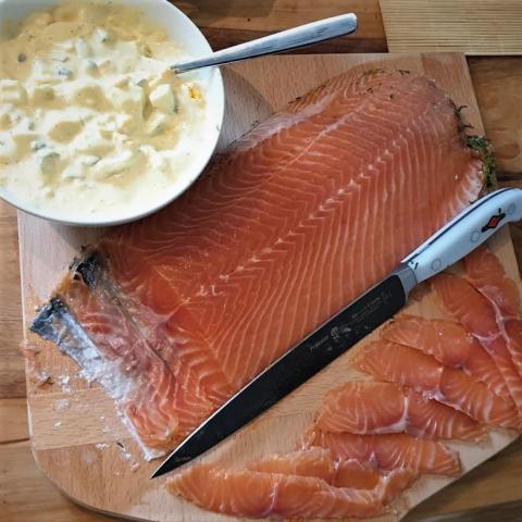 Gebeizter Lachs mit Eiersalat - (c) Jörg Bornmann Gebeizter Lachs mit Eiersalat - (c) Jörg Bornmann
