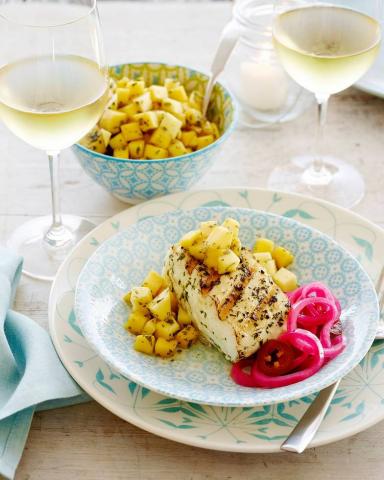 Gegrillter Heilbutt mit eingelegten roten Zwiebeln und Mango - (c) California Weininstitut