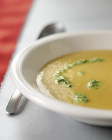 Süßkartoffel-Karotten-Suppe mit frischem Koriander-Chutney - (c) KitchenAid Süßkartoffel-Karotten-Suppe mit frischem Koriander-Chutney - (c) KitchenAid