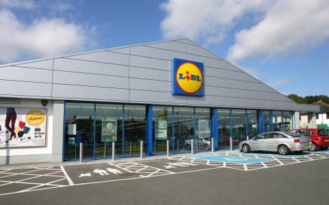 Lidl lässt Schweine leiden - Greenpeace protestiert gegen Billigfleisch in 50 Städten bundesweit Lidl lässt Schweine leiden - Greenpeace protestiert gegen Billigfleisch in 50 Städten bundesweit