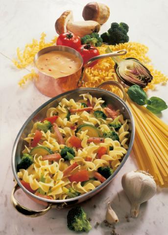 Nudelpfanne mit Brokkoli und Zucchini - (c) Wirths PR Nudelpfanne mit Brokkoli und Zucchini - (c) Wirths PR