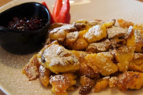 Spezialitäten im Stubaital – einfach köstlich - Kaiserschmarrn, der König der Nachtische - (c) Jörg Bornmann Spezialitäten im Stubaital – einfach köstlich - Kaiserschmarrn, der König der Nachtische - (c) Jörg Bornmann