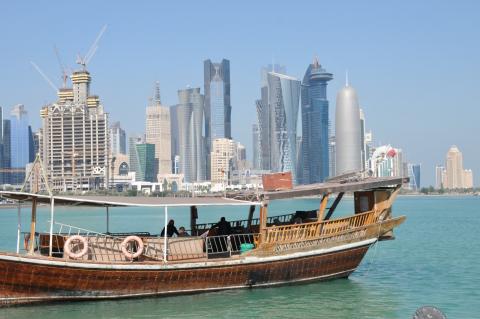 Qatar - Der wunderschöne Ausblick auf die modernen Hochhäuser und den persischen Golf Qatar - Der wunderschöne Ausblick auf die modernen Hochhäuser und den persischen Golf