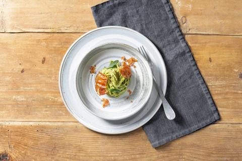 Roggen-Bandnudeln mit Salbeipesto und knusprigem Speck Roggen-Bandnudeln mit Salbeipesto und knusprigem Speck
