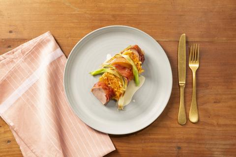 Schweinefilet mit Stilfser Käse, Speck und Äpfeln - (c) Merander und Hauser Schweinefilet mit Stilfser Käse, Speck und Äpfeln - (c) Merander und Hauser