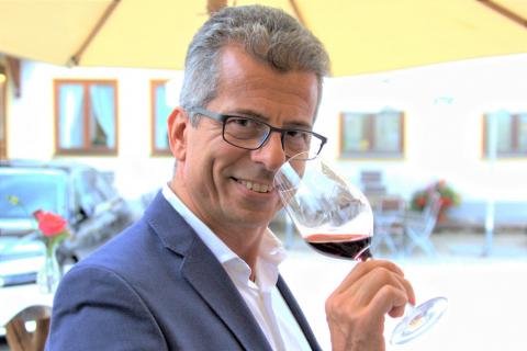 Andrea Vestri, Inhaber und Dozent der Münchner Sommelier-Schule European Wine Education