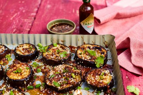 Gegrillte Szechuan-Aubergine x TABASCO® Chipotle Sauce - (c) TABASCO®