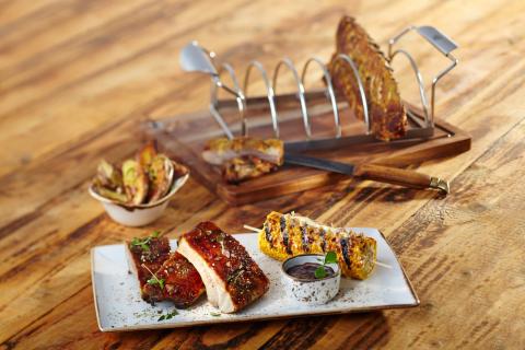 US Spareribs mit Texas Marinade Kartoffelspalten und Mais - (c) GEFU US Spareribs mit Texas Marinade Kartoffelspalten und Mais - (c) GEFU