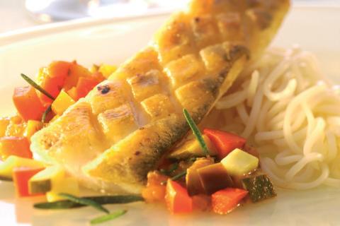 Zander mit Ratatouille und feinen Nudeln - (c) Deutsches Weininstitut Zander mit Ratatouille und feinen Nudeln - (c) Deutsches Weininstitut