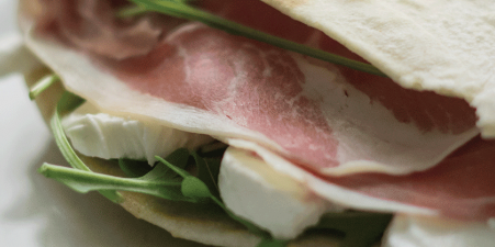Piadina mit Coppa, Rucola-Pesto und Stracciatella di bufala - (c) Consortium of Piadina Romagnola PGI Piadina mit Coppa, Rucola-Pesto und Stracciatella di bufala - (c) Consortium of Piadina Romagnola PGI
