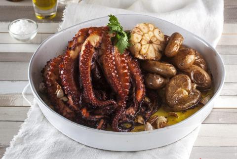Polvo à lagareiro (traditionelles Rezept) - (c) teleculinaria.pt Polvo à lagareiro (traditionelles Rezept) - (c) teleculinaria.pt