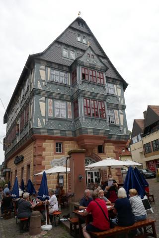 Churfranken lockt Urlauber und Wochenendausflügler, das älteste Gasthaus Riesen in Miltenberg - (c) Klaus Pfenning