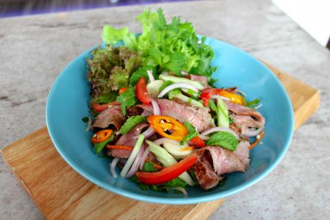 Yam Nuea: Gegrillter Thai-Rindfleischsalat - (c) Suan Bua Centara Grand Beach Resort & Villas Hua Hin