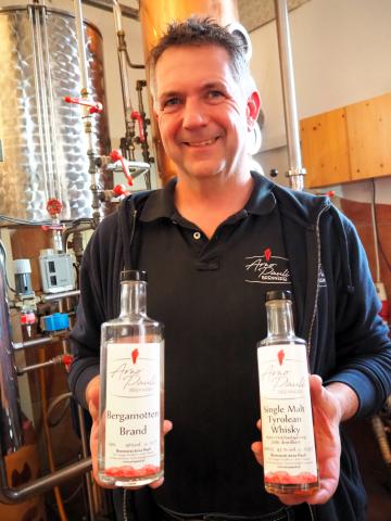 Arno Pauli, mit Herz und Seele Schnapsbrenner, Edelbrandsommelier und Bierbrauer - (c) Enric Boixadós